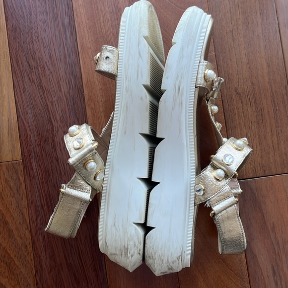 Stuart Weitzman Zoelie Beaded Metallic Gold Leather Platform Sandals - Picture 3 of 10